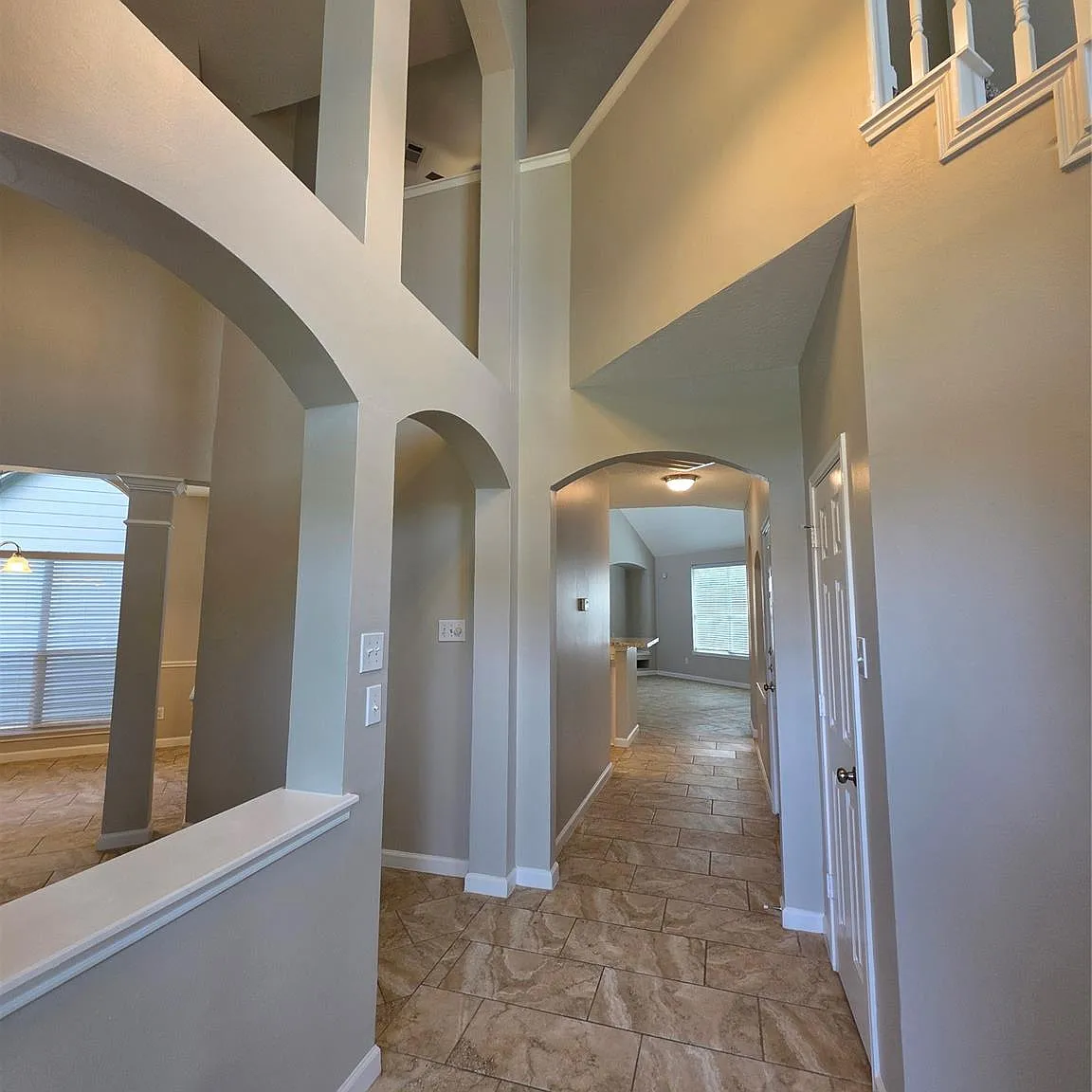 3 bed, 2.5 bath, 2406 sqft, $2,595 — Photo 2