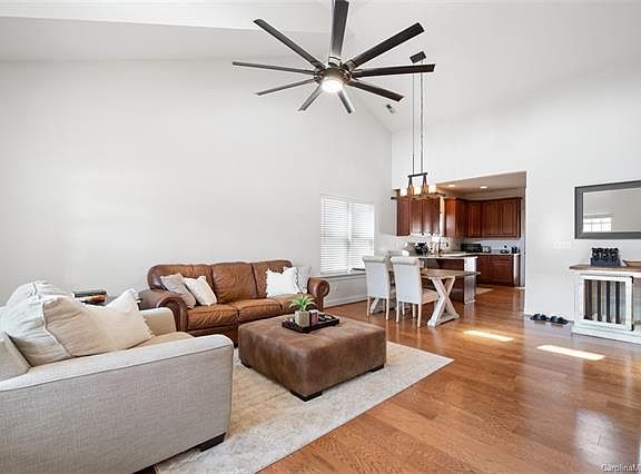 4th image of 104 Coral Ln