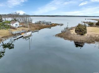 72 Bay Ave, Flanders, NY 11901