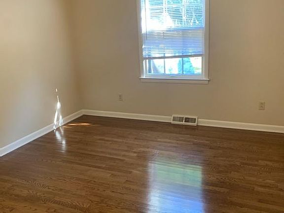 3rd image of 807 Malabu Dr #A
