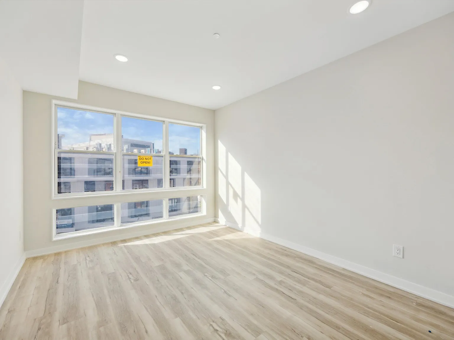 2 bed, 903 sqft, $2,300 — Photo 2