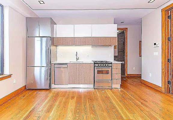 3rd image of 865 Willoughby Ave #2EM