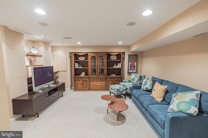 1st image of 531 Colecroft Ct