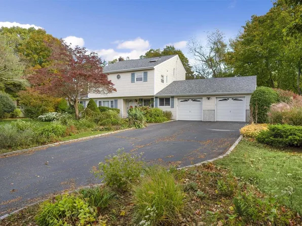 1 Udell Way, East Northport, NY 11731