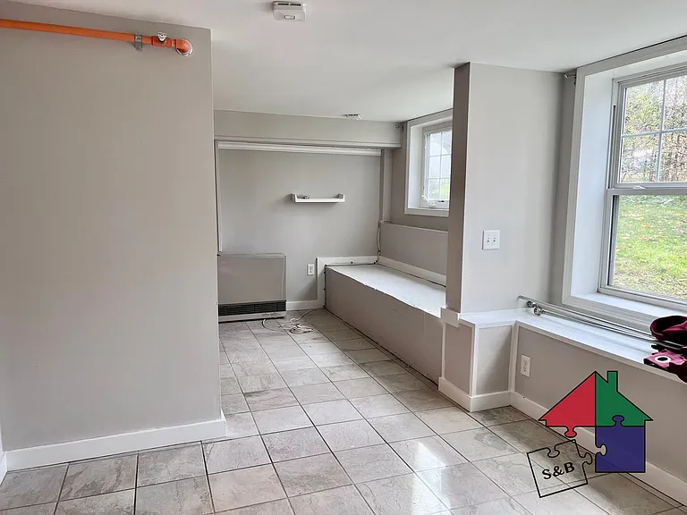 110 Northfield St — Photo 6