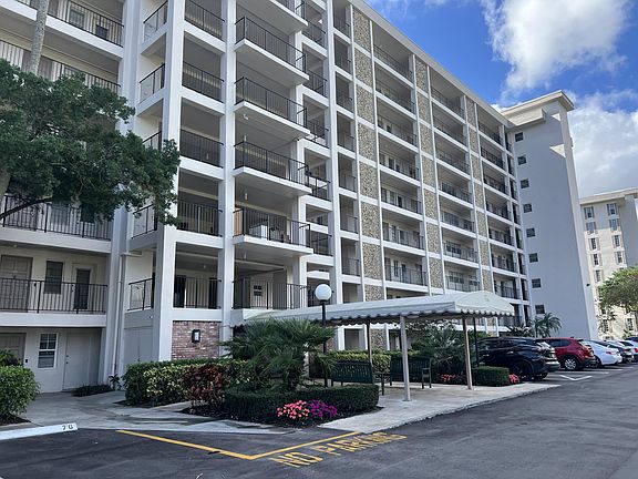 4th image of 3150 N Palm Aire Dr APT 403