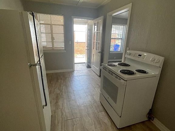 4th image of 1114 Arkansas St