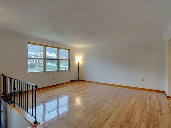 2nd image of 120 Belleauwood Blvd