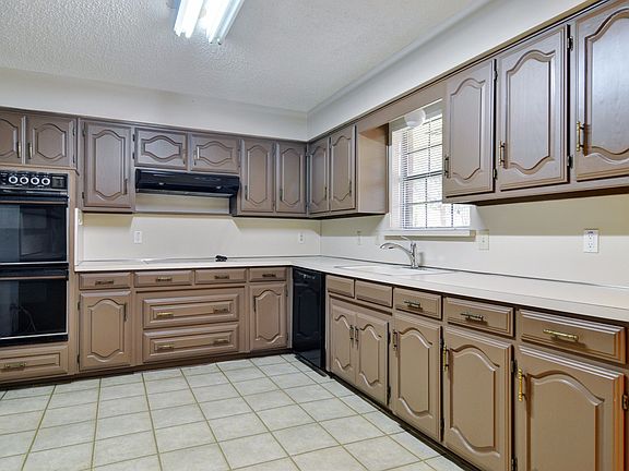 5th image of 909 Foxwood Dr