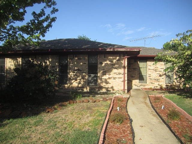 1st image of 2522 Sam Houston Dr