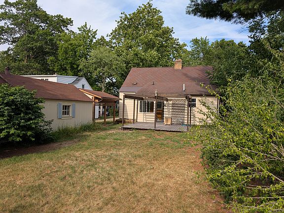 3rd image of 1749 Margaret Ave SE
