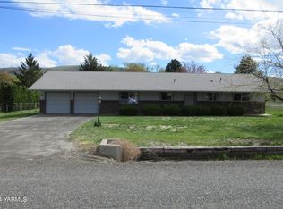 3704 Emma Ln, Yakima, WA 98903