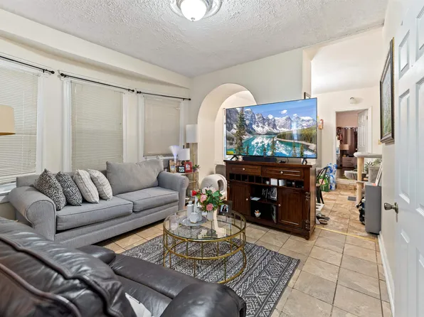 86 Clendenny Avenue image 2 of 14