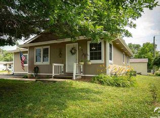 910 E Front St, Perry, KS 66073