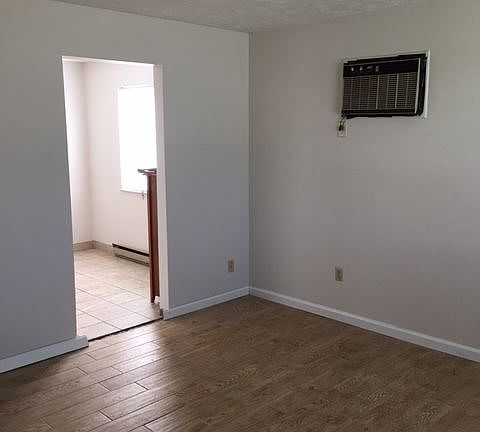 3rd image of 825 Nash St APT 4
