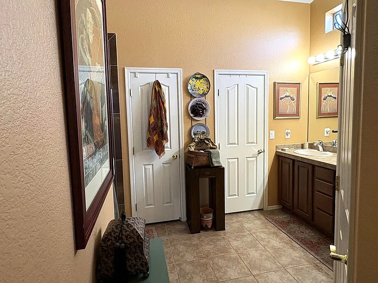 2051 E Desert Fox Dr — Photo 18