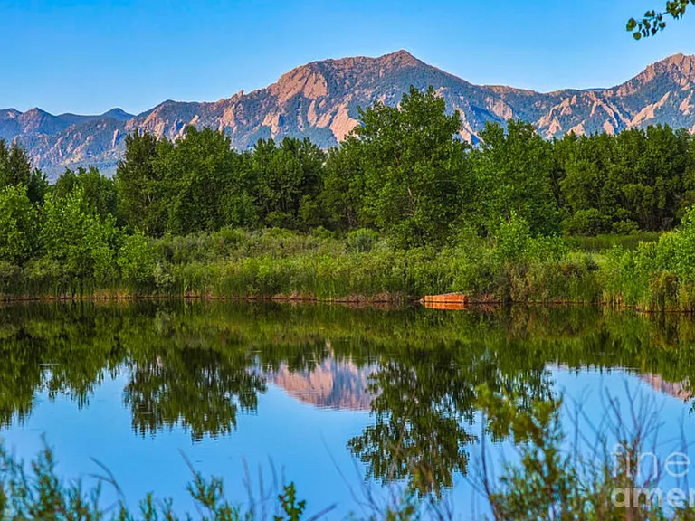 Minutes to hiking/biking trails and fishing