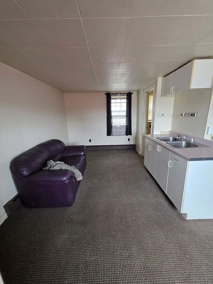 10th St Studio Apartments — Photo 3