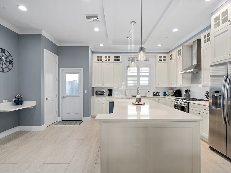 129 S Park Ave — Photo 6