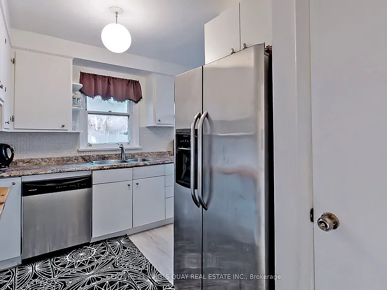 361 Paliser Cres S — Photo 5