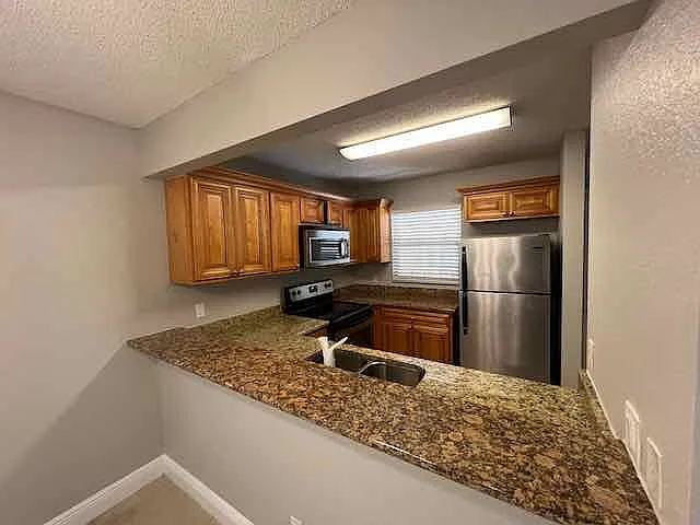 1700 Windorah Way E - 1 — Photo 2