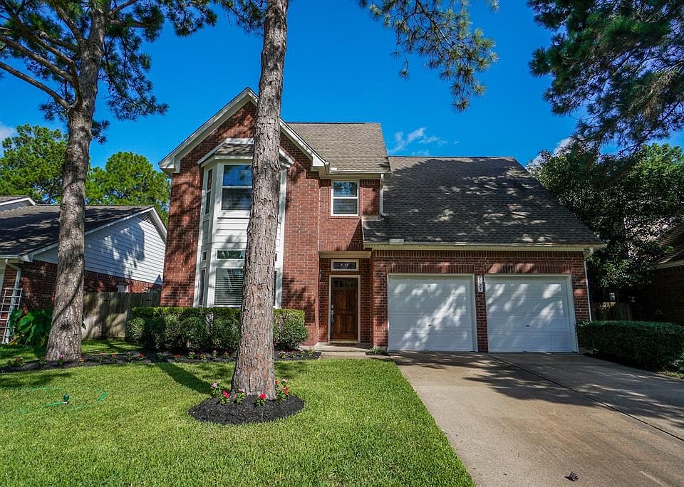 Welcome home to 7727 Shangrila in Copperfield Southcreek.