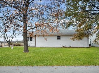 723 Saint Martin Dr, Cahokia, IL 62206