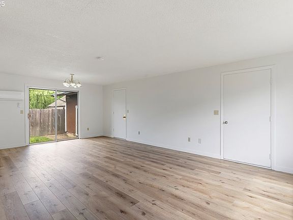 5th image of 113 Main St