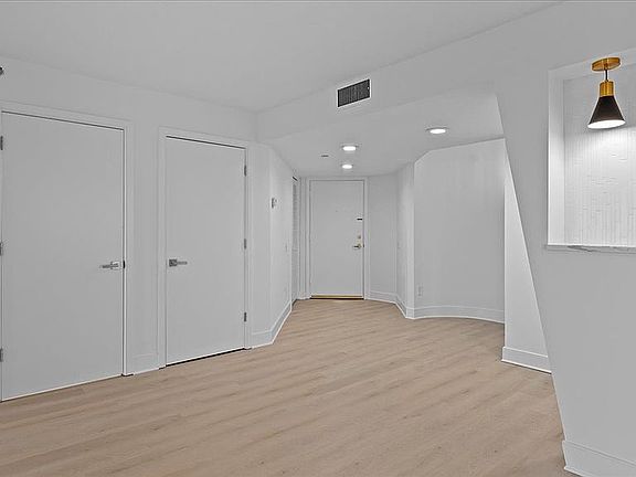 5th image of 400 E Colonial Dr APT 1607