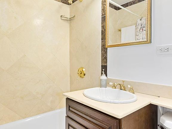 3rd image of 411 E 57th St APT 11F