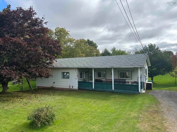 77 Gabriel Rd, Falmouth, NS B0P 1L0