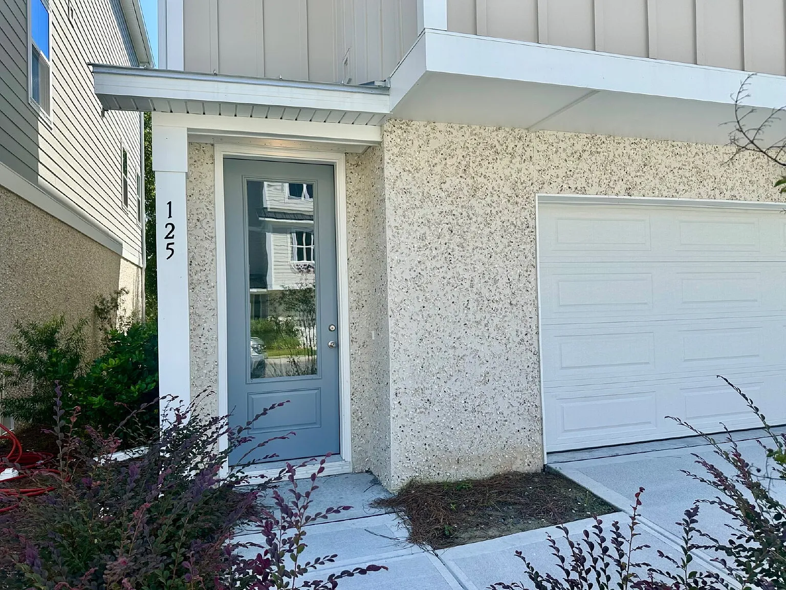 4 bed, 3.0 bath, 2253 sqft, $3,700 — Photo 2