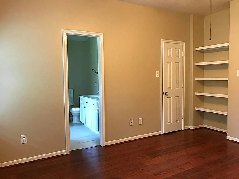 2311 Keegan Hollow Ln — Photo 16