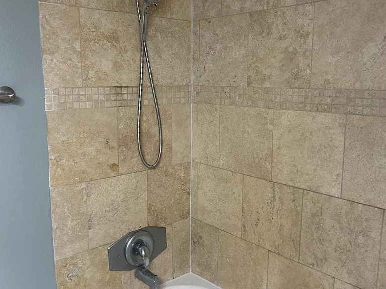359 N Post Oak Ln #121 — Photo 14