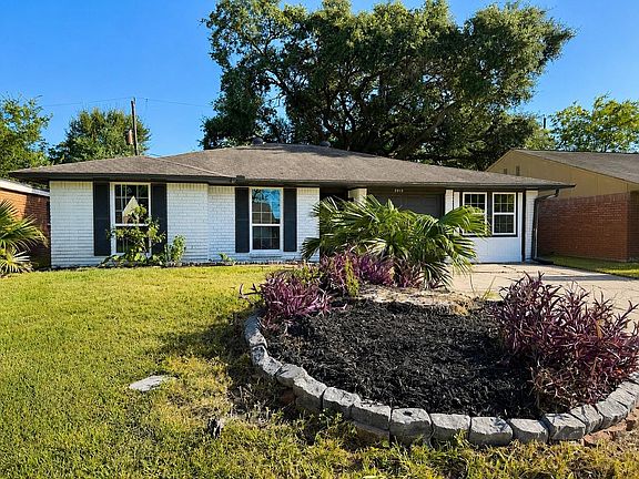 2nd image of 3915 Heatherbrook Dr