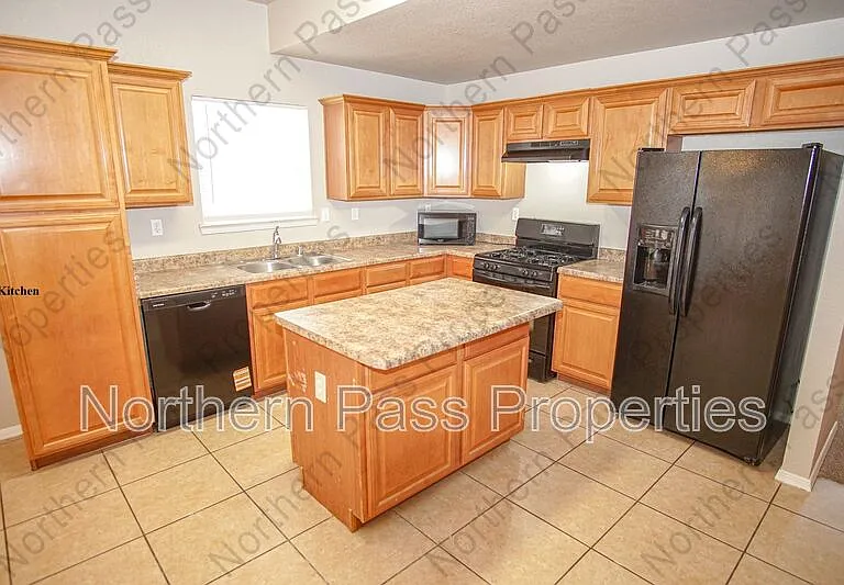 10790 Adin St — Photo 9