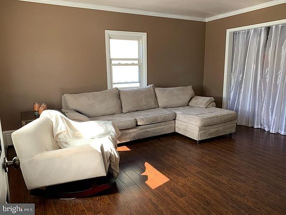 4th image of 128 Westcott Ave