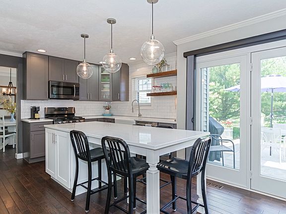 3rd image of 3106 Eagle Creek Dr