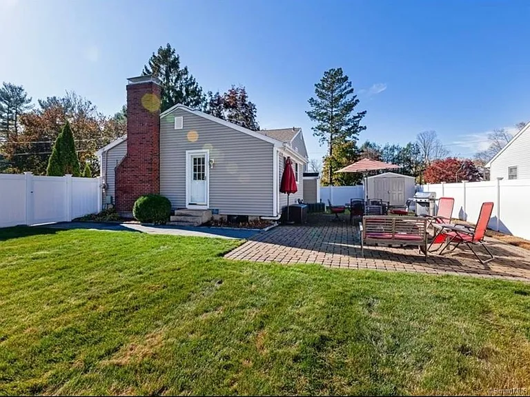 33 Peters Ln — Photo 34
