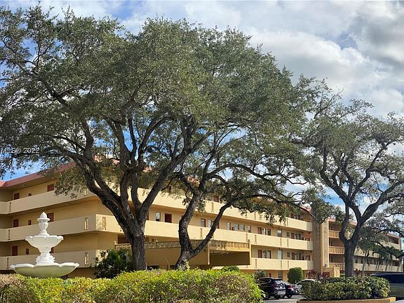 2nd image of 443 NE 195th St APT 241