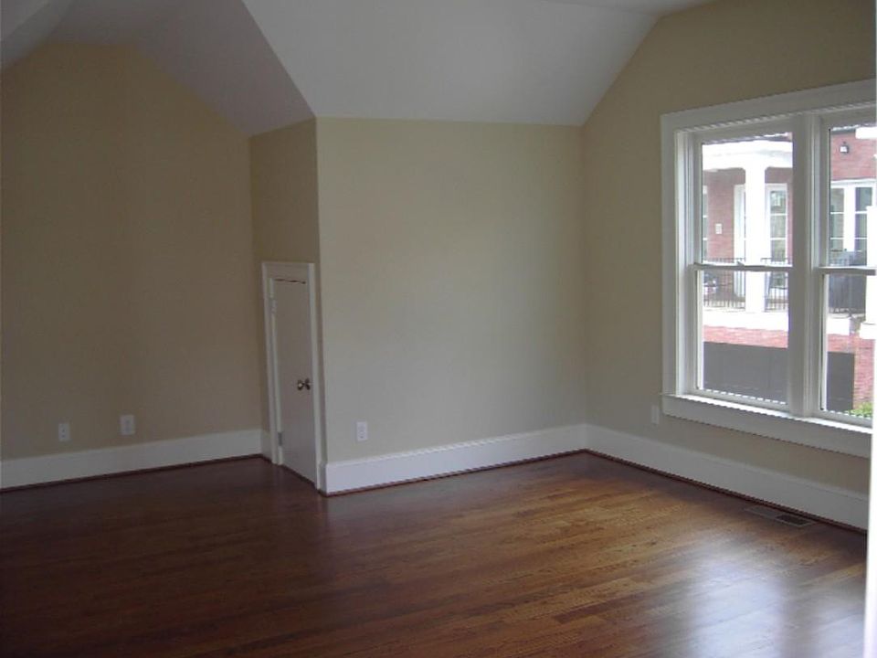 2nd image of 842 Lake Ave NE