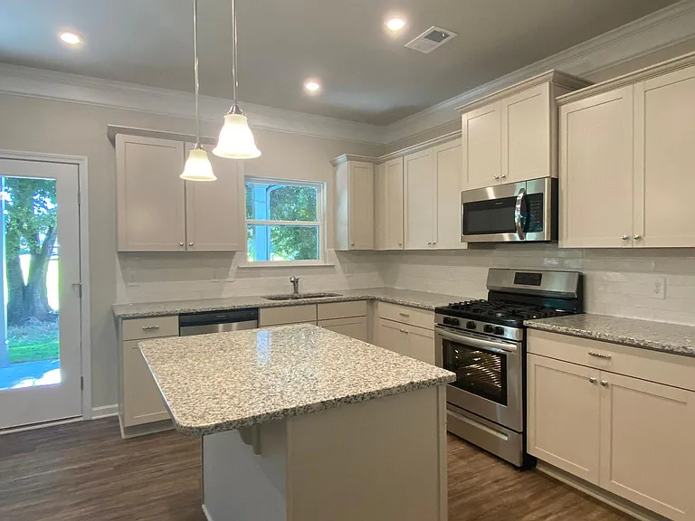 48 Westover Rd — Photo 5