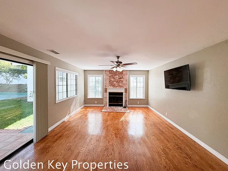 2475 Unicornio St — Photo 17