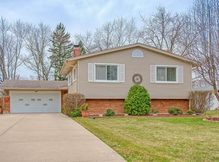 912 Greenfield Ct, Mount Prospect, IL 60056