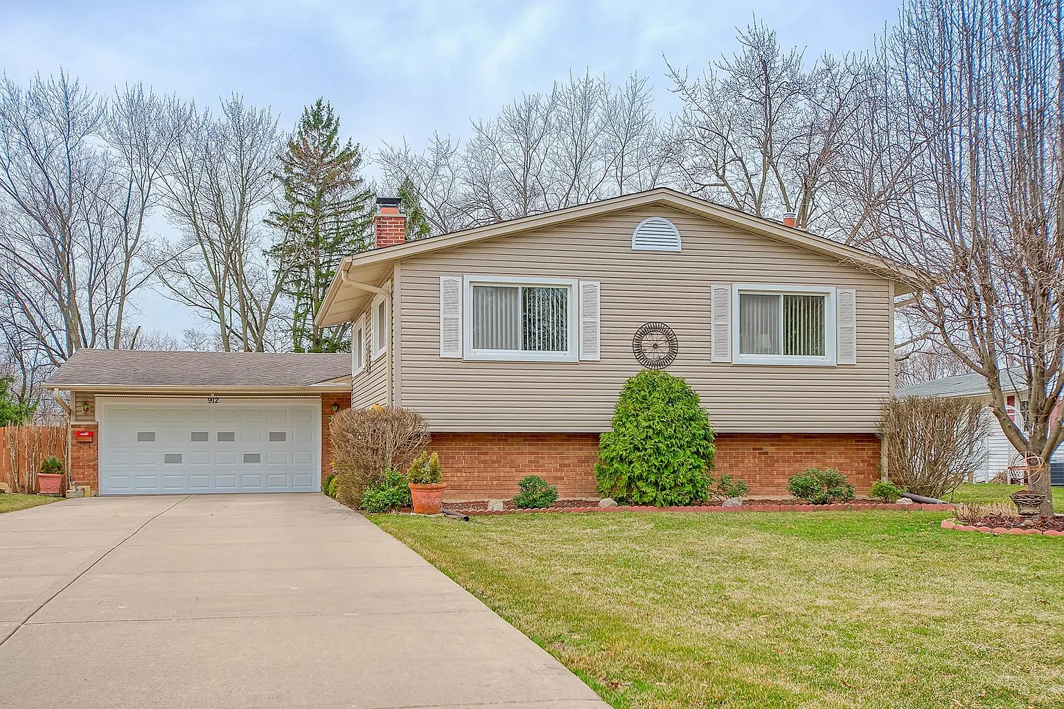 912 Greenfield Ct photo 1