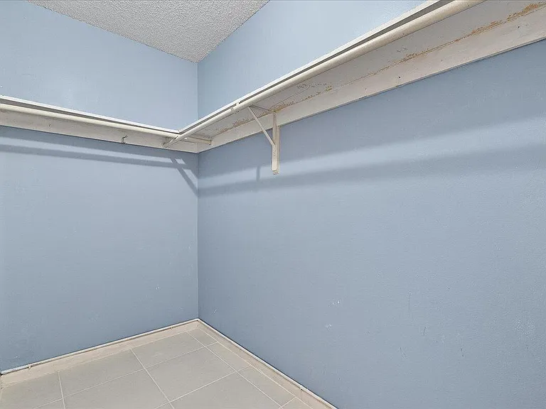 220 Country Ln #B — Photo 15