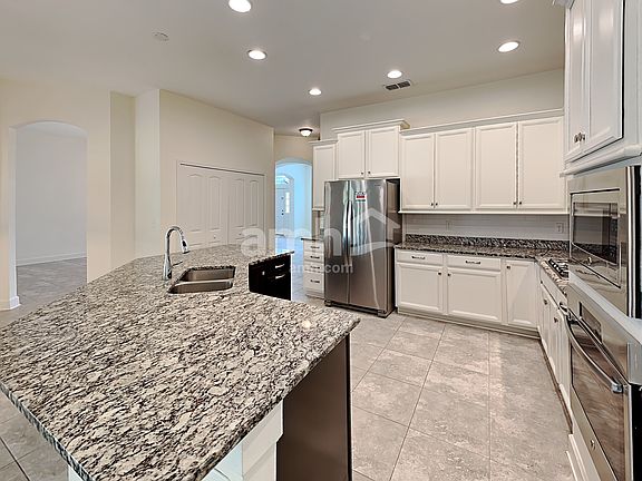 4th image of 52 Baltic Ave