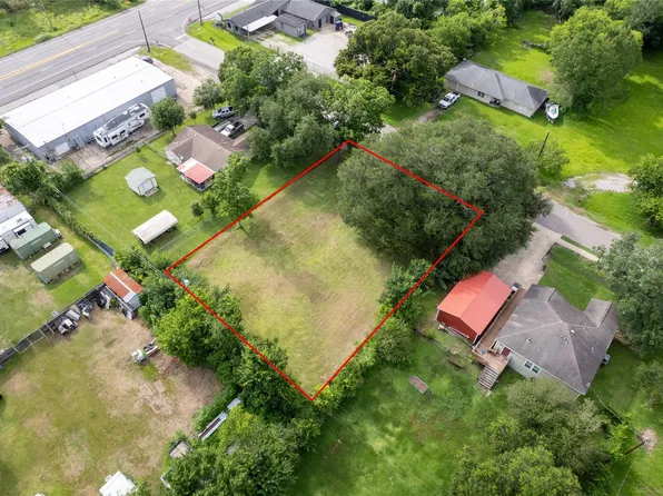 108 Morgan St, Alvin, TX 77511