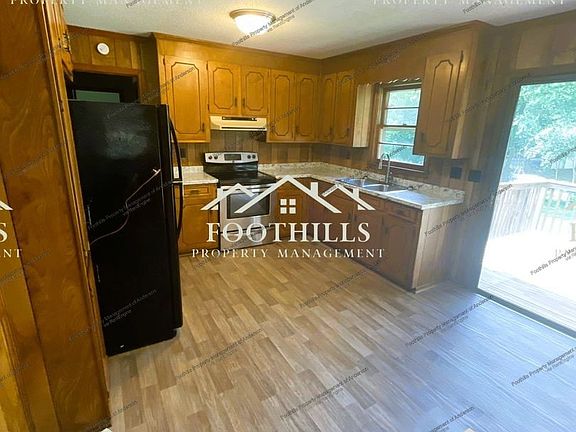 3rd image of 301 McNeil Dr
