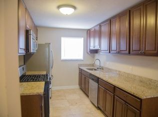 7526 Buckingham Dr, Saint Louis, MO 63105
